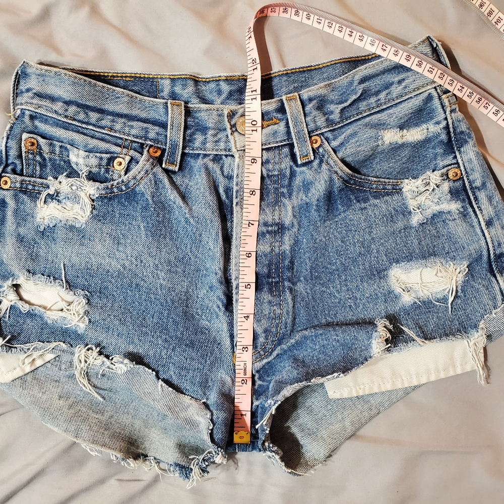 Petros Vintage Levi's distressed 501xx cut off denim - Picture 8 of 11